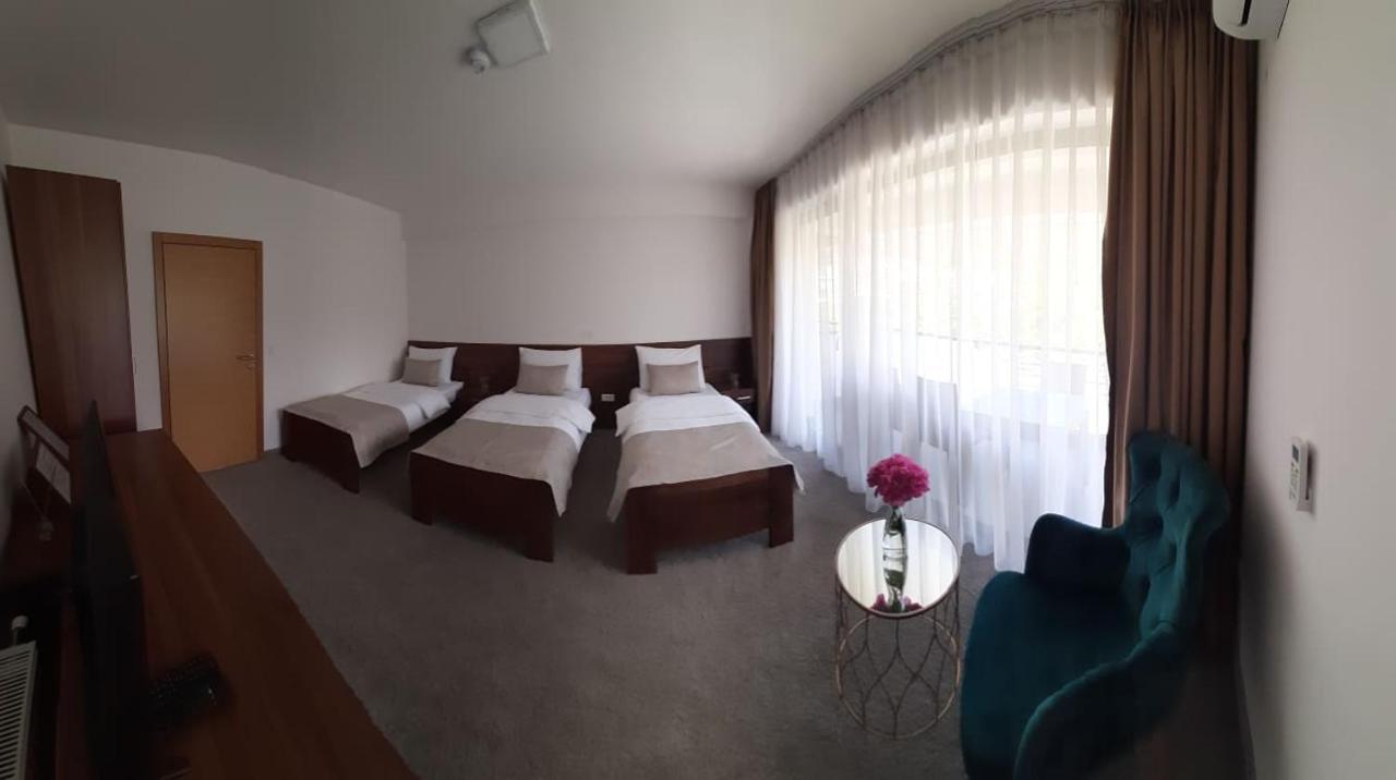 Hotel Novalic คอนยิค ภายนอก รูปภาพ