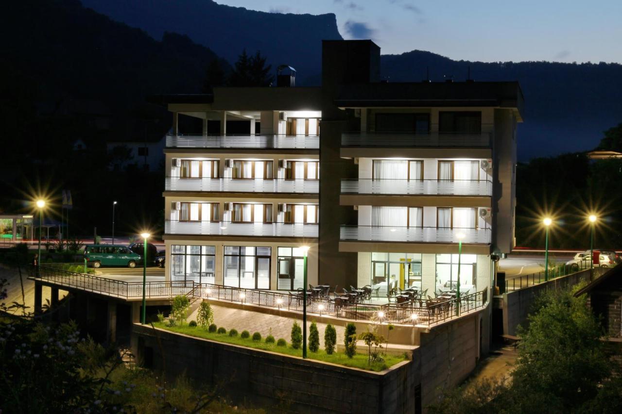 Hotel Novalic คอนยิค ภายนอก รูปภาพ